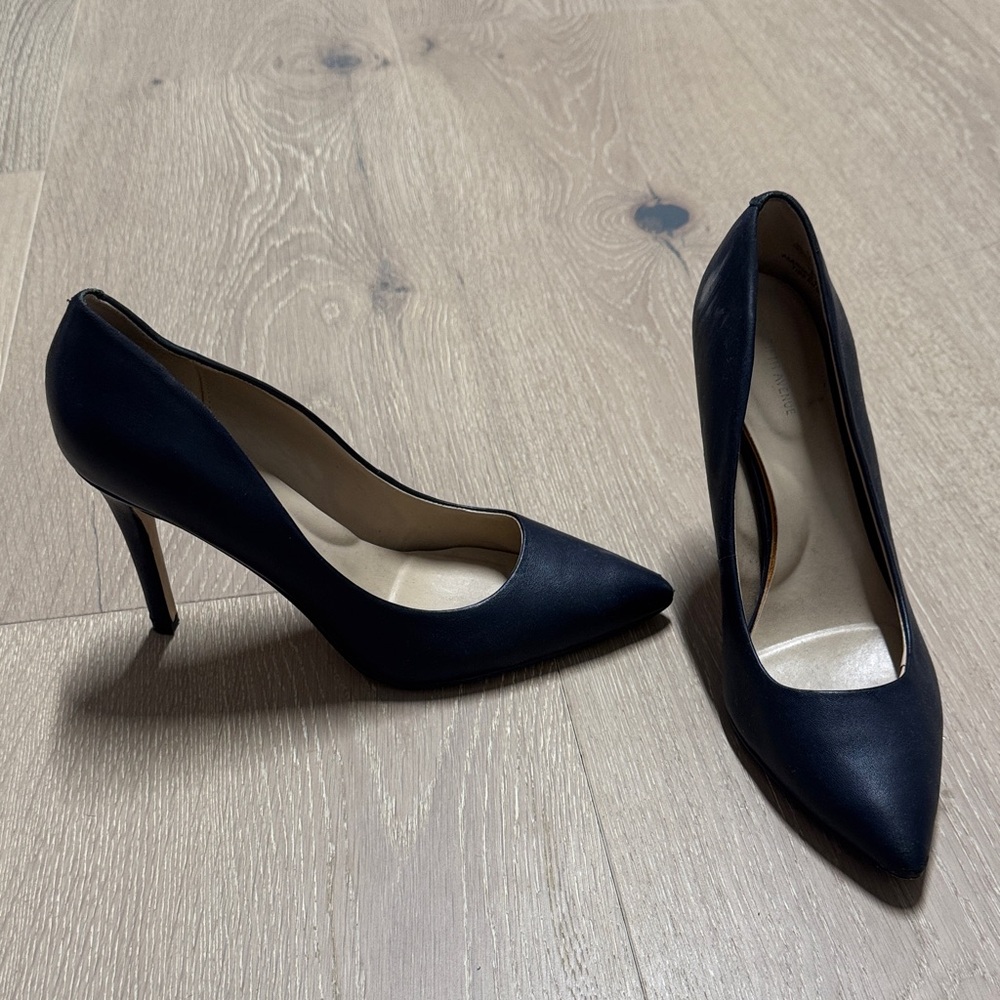 Saks Fifth Avenue Black Pointed Heels